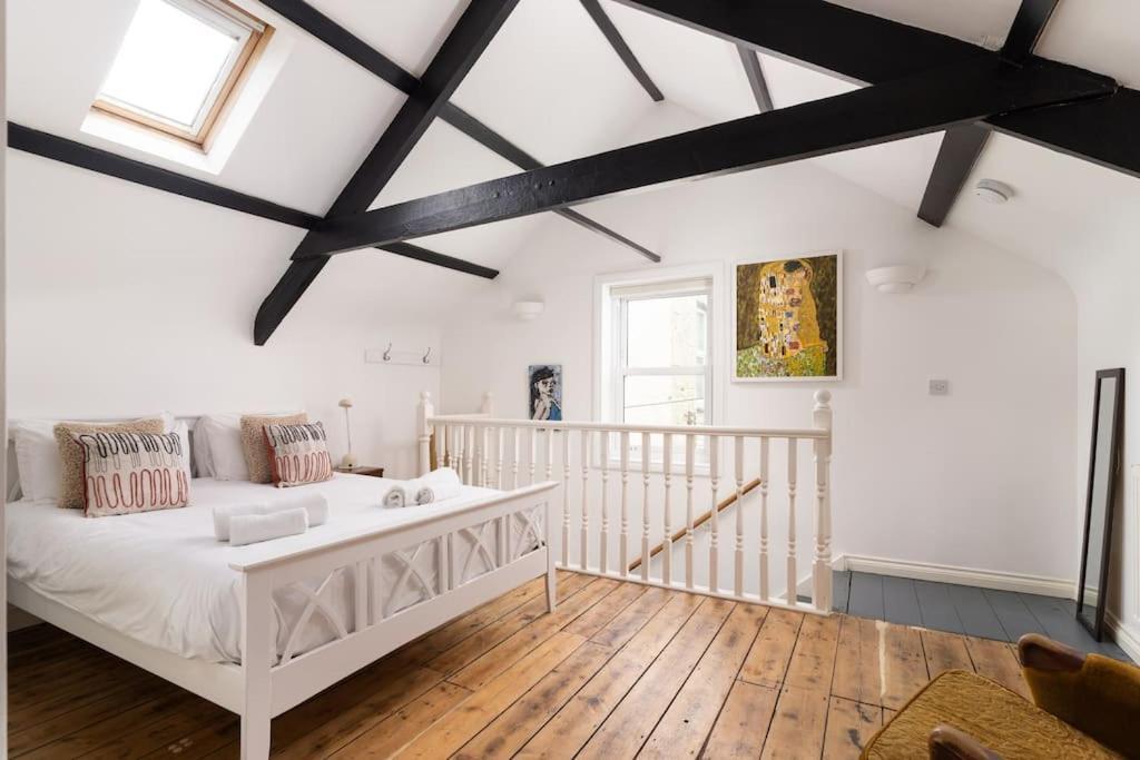 Stylish Cornish Village 3 Bedroom House Old