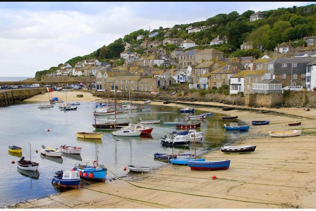 Stylish Cornish Village 3 Bedroom House Old *