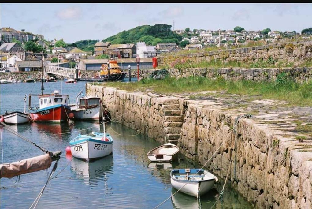 Stylish Cornish Village 3 Bedroom House Old *