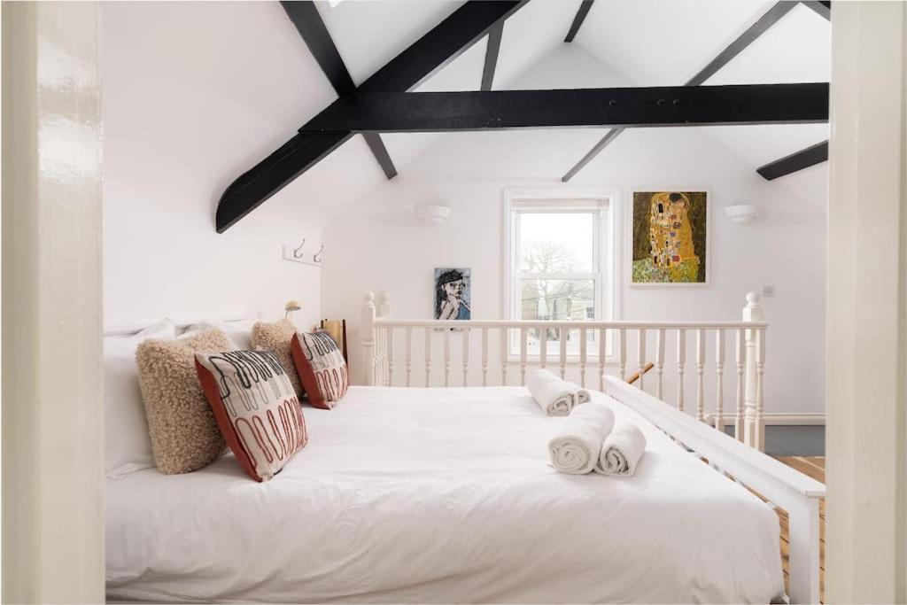 Stylish Cornish Village 3 Bedroom House Old